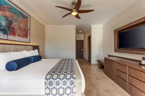 Habitación de lujo del hotel Royalton Splash Punta Cana, An Autograph Collection All-inclusive Resort and Casino. Foto 6