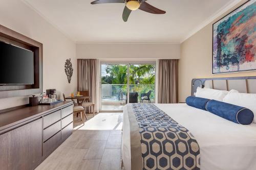 Habitación de lujo Diamond Club del hotel Royalton Splash Punta Cana, An Autograph Collection All-inclusive Resort and Casino