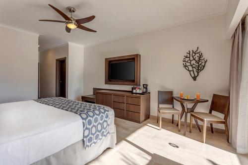 Habitación de lujo Diamond Club del hotel Royalton Splash Punta Cana, An Autograph Collection All-inclusive Resort and Casino. Foto 3