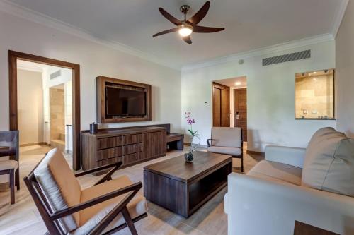Suite Presidencial Diamond Club de lujo con 1 dormitorio y jacuzzi del hotel Royalton Splash Punta Cana, An Autograph Collection All-inclusive Resort and Casino. Foto 2