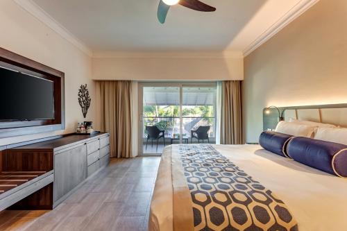 Suite Presidencial Diamond Club de lujo con 1 dormitorio y jacuzzi del hotel Royalton Splash Punta Cana, An Autograph Collection All-inclusive Resort and Casino. Foto 4