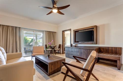 Suite Presidencial Diamond Club de lujo con 1 dormitorio y jacuzzi del hotel Royalton Splash Punta Cana, An Autograph Collection All-inclusive Resort and Casino. Foto 8