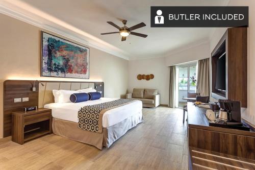 Suite Junior Diamond Club de lujo con bañera de hidromasaje del hotel Royalton Splash Punta Cana, An Autograph Collection All-inclusive Resort and Casino. Foto 4