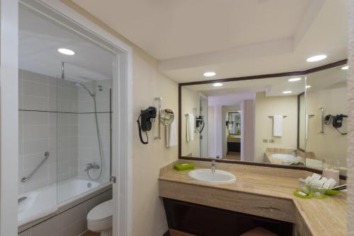 Habitación Superior del hotel Barceló Bávaro Beach - Adults Only - All Inclusive. Foto 1