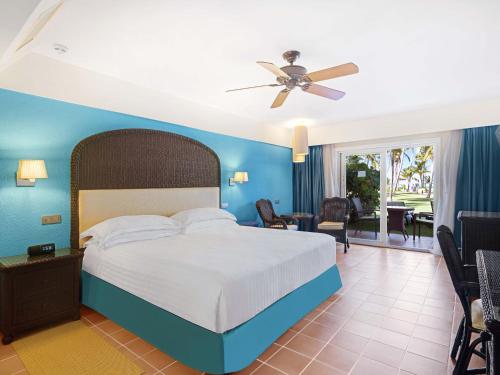 Habitación Superior con acceso directo a la piscina - Planta premium del hotel Barceló Bávaro Beach - Adults Only - All Inclusive. Foto 1