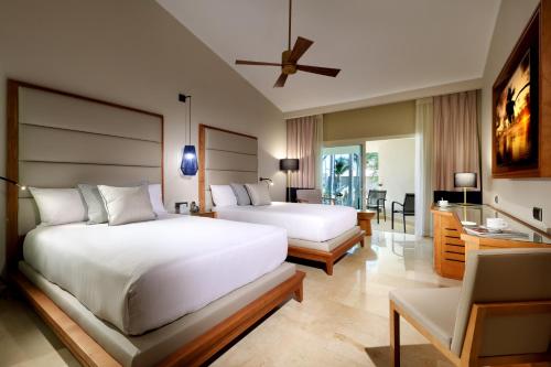 Suite Junior con vistas al jardín del hotel Grand Palladium Punta Cana Resort & Spa. Foto 1