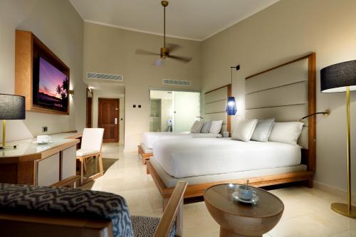 Deluxe junto a la piscina del hotel Grand Palladium Punta Cana Resort & Spa