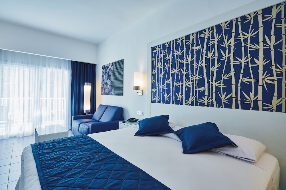 Habitación Deluxe del hotel Riu Bambu - All Inclusive. Foto 3