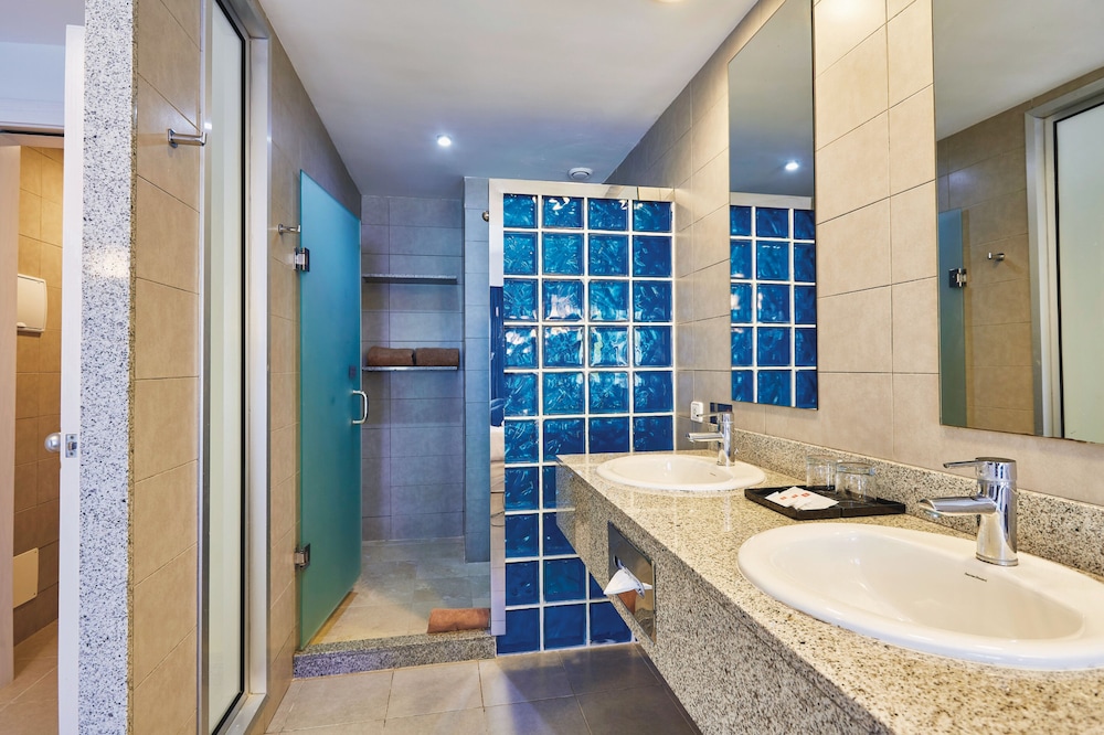 Habitación Deluxe del hotel Riu Bambu - All Inclusive. Foto 4