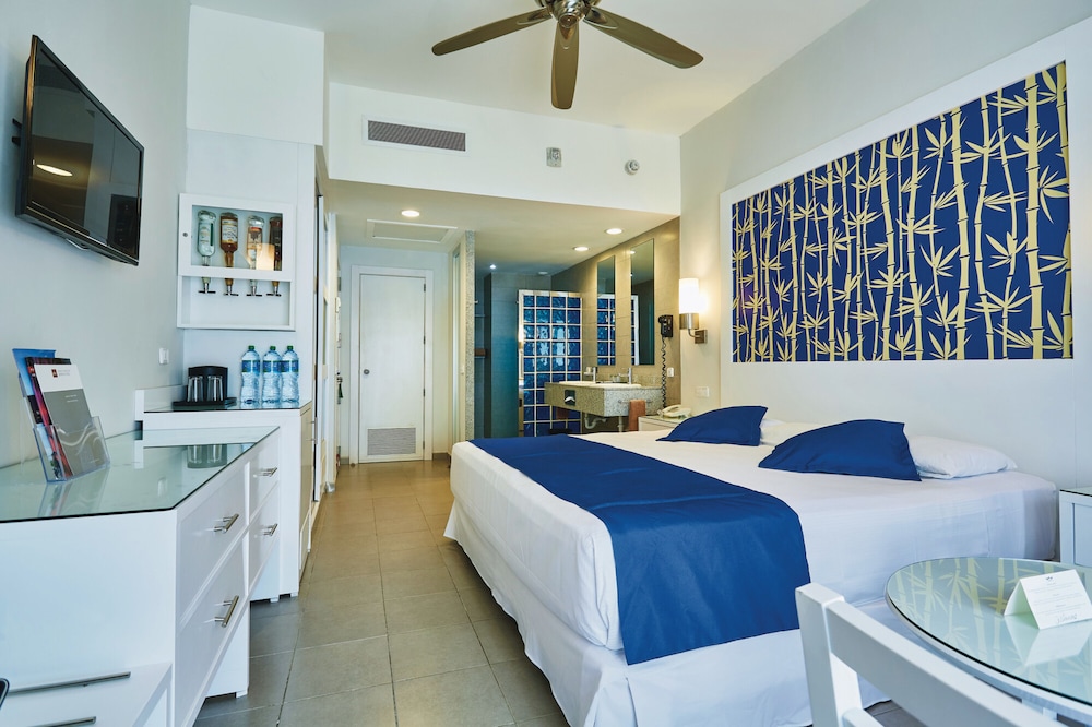 Habitación Deluxe, habitaciones comunicadas del hotel Riu Bambu - All Inclusive. Foto 1