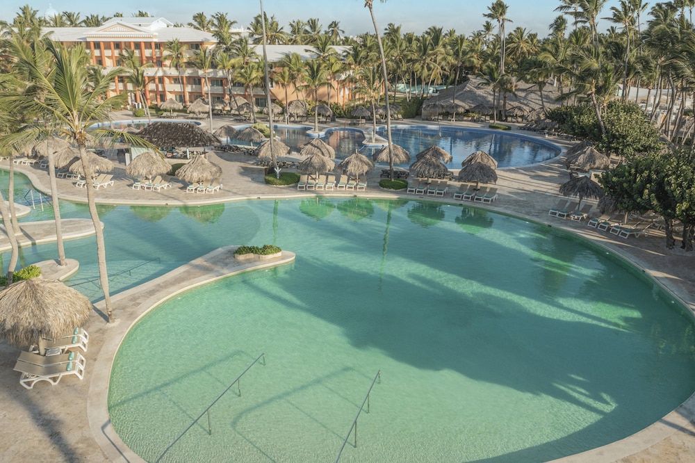 Prémium cerca de la piscina del hotel Iberostar Waves Dominicana - All Inclusive. Foto 3