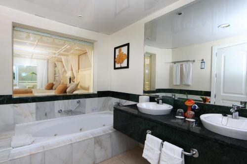 Suite Junior Superior del hotel Grand Bahia Principe El Portillo. Foto 1