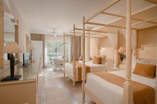 Suite Junior Superior del hotel Grand Bahia Principe El Portillo. Foto 2