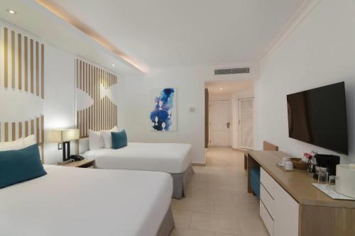 Habitación Premium con 2 camas dobles y vistas al jardín del hotel Wyndham Alltra Samana All-inclusive Resort. Foto 2
