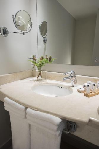 Habitación Deluxe del hotel Novus Plaza Hodelpa. Foto 1