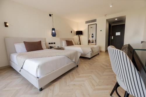 Habitación Executive Deluxe con balcón y vistas a la ciudad del hotel Dominican Fiesta Hotel, Trademark By Wyndham