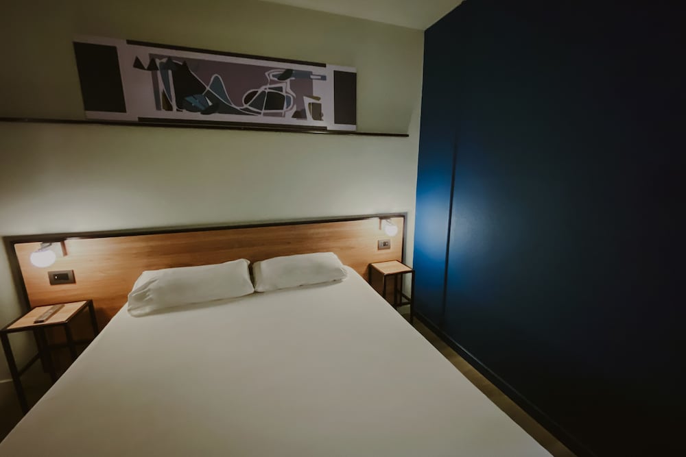 Habitacion Standard con 1 cama doble del hotel Ibis Mendoza. Foto 4