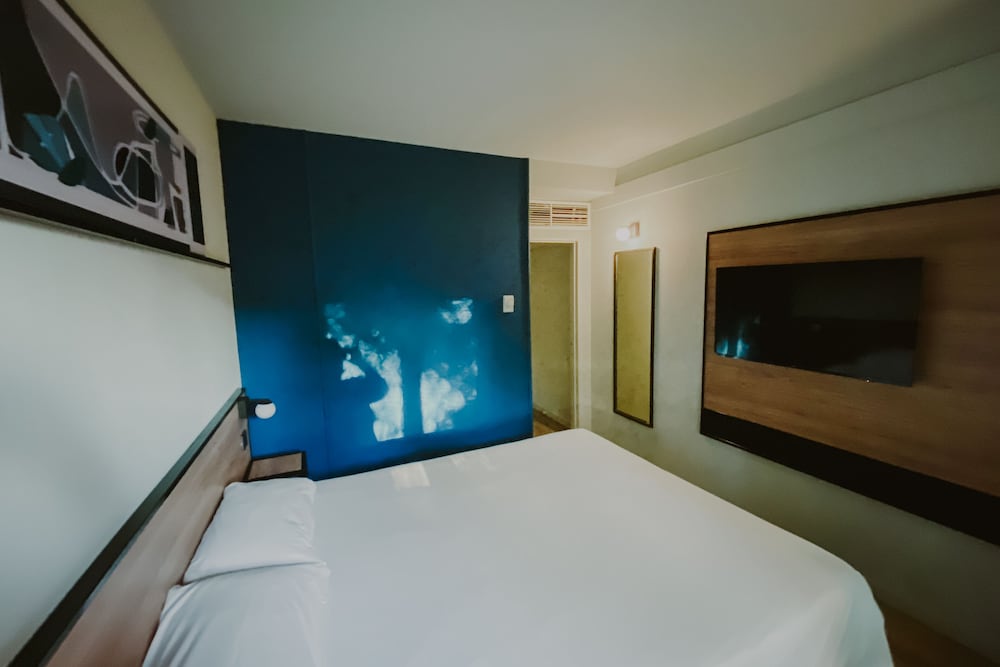 Habitacion Standard con 1 cama doble del hotel Ibis Mendoza. Foto 6