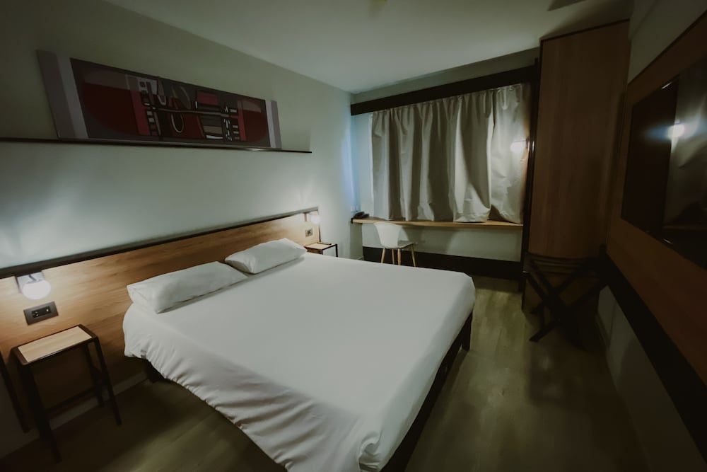 Habitacion Standard con 1 cama doble del hotel Ibis Mendoza. Foto 7