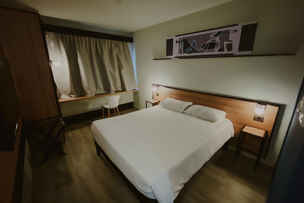 Habitacion Standard con 1 cama doble del hotel Ibis Mendoza. Foto 10