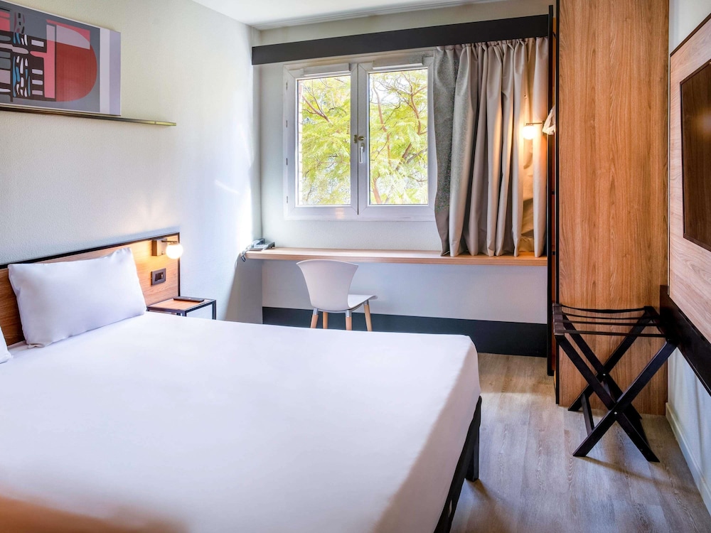 Habitacion Standard con 1 cama doble del hotel Ibis Mendoza. Foto 12