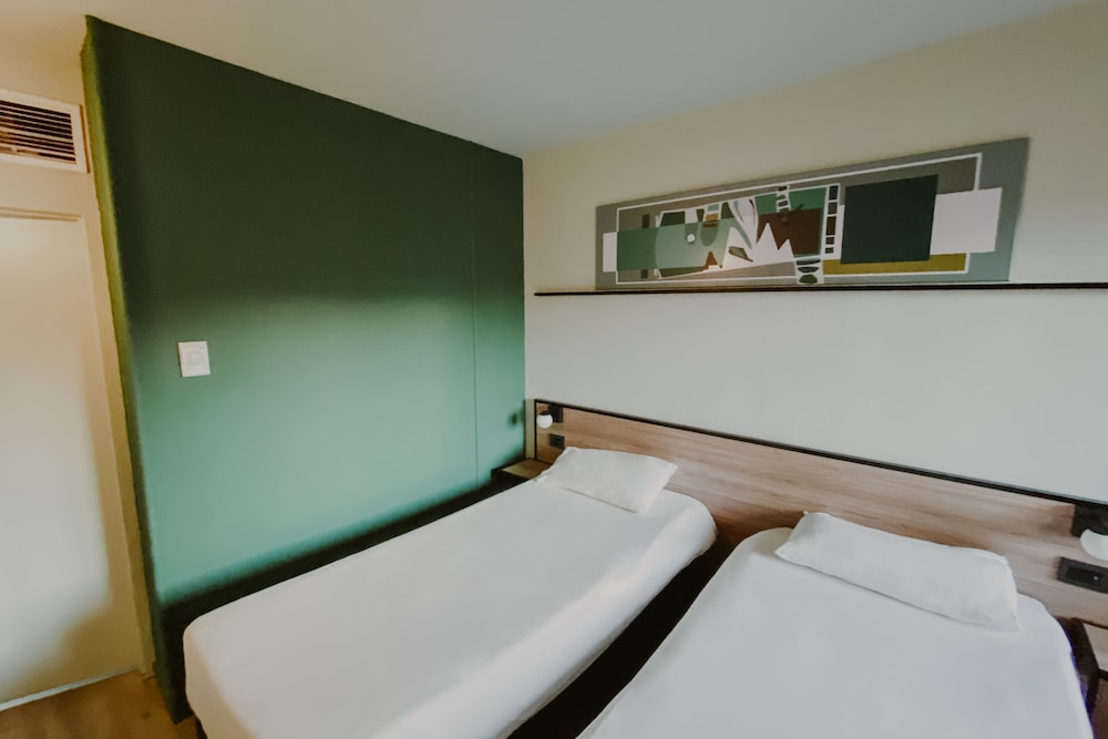 Habitación Standard con 2 camas individuales del hotel Ibis Mendoza. Foto 1