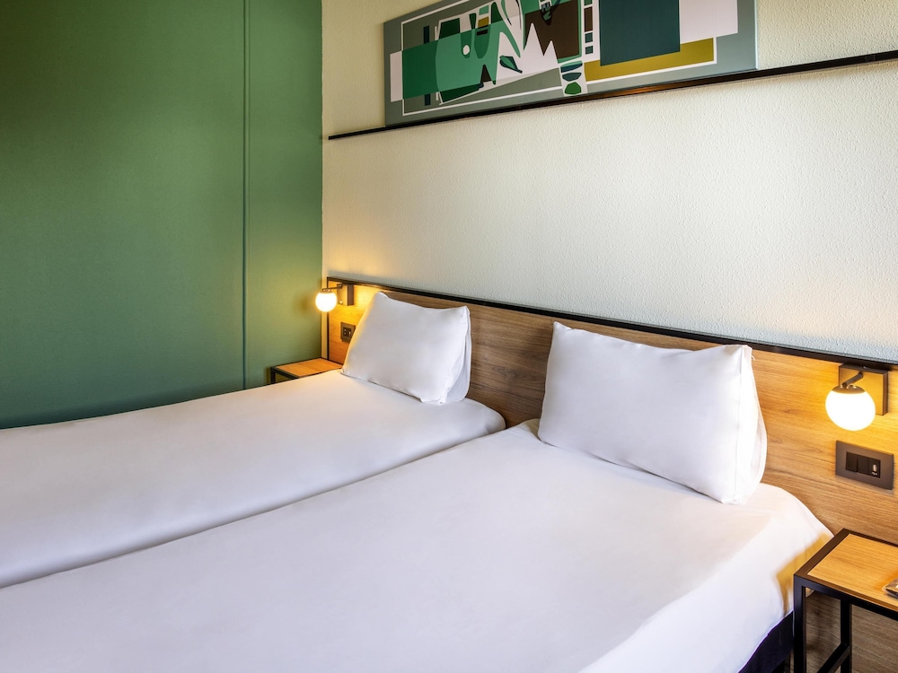 Habitación Standard con 2 camas individuales del hotel Ibis Mendoza. Foto 6
