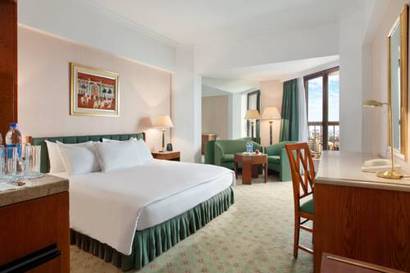 Habitación Executive con cama extragrande y vistas a la ciudad del hotel Ramses Hilton