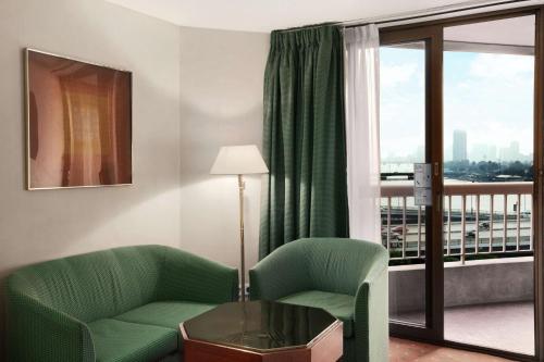 Habitación Esquinera con cama extragrande y vistas al Nilo del hotel Ramses Hilton. Foto 7