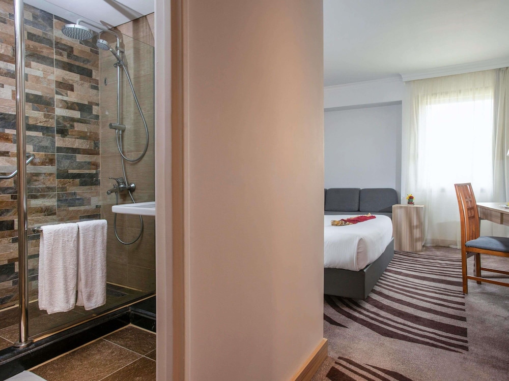 Standard room with1 double bed & sofa del hotel Novotel Cairo Airport