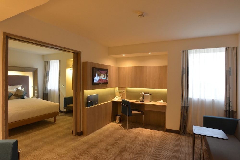 Superior Suite with 1 king - size bed del hotel Novotel Cairo Airport. Foto 10