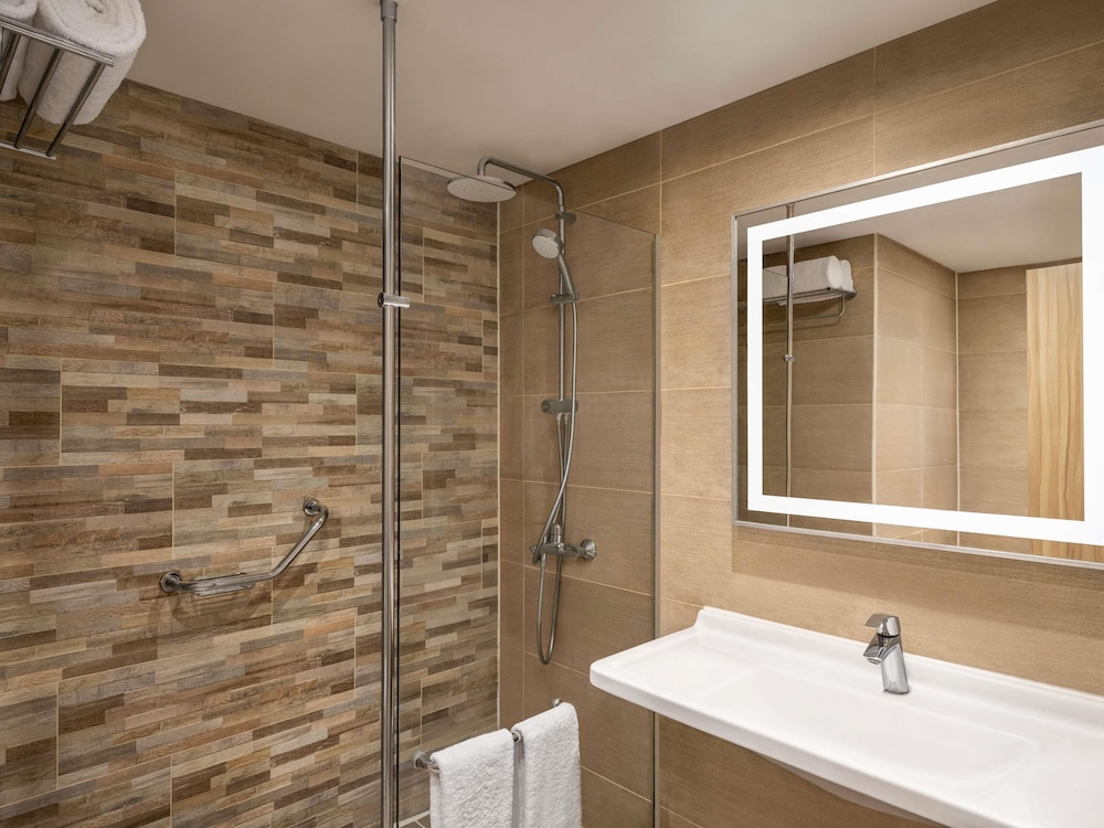 Superior Room with 1 double bed, Pool side del hotel Novotel Cairo Airport. Foto 6