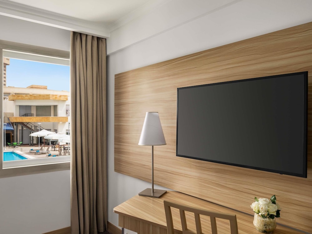Superior Room with 1 double bed, Pool side del hotel Novotel Cairo Airport. Foto 7