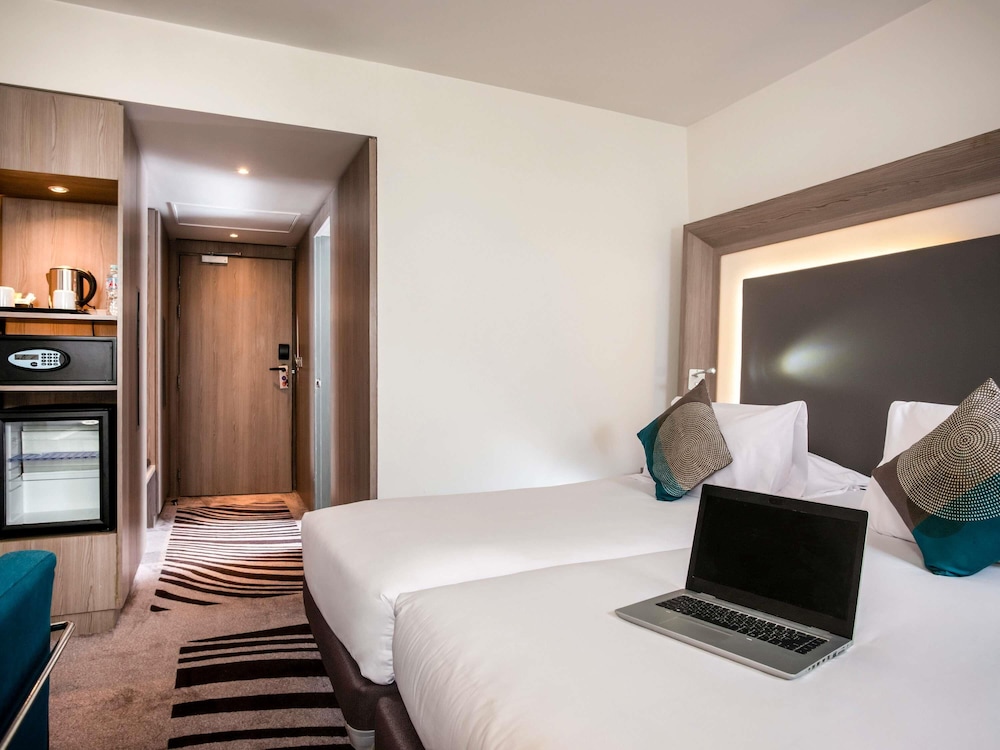 Standard Room with 2 single beds & Sofa del hotel Novotel Cairo Airport. Foto 4