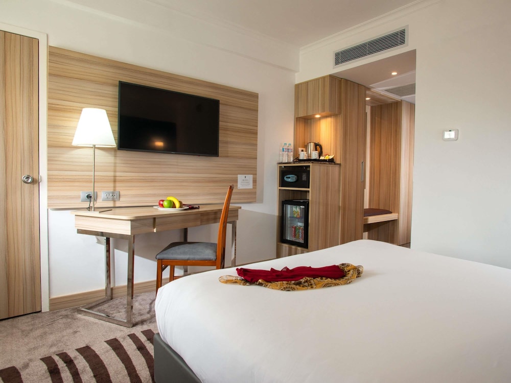 Standard room with1 double bed & sofa del hotel Novotel Cairo Airport. Foto 4