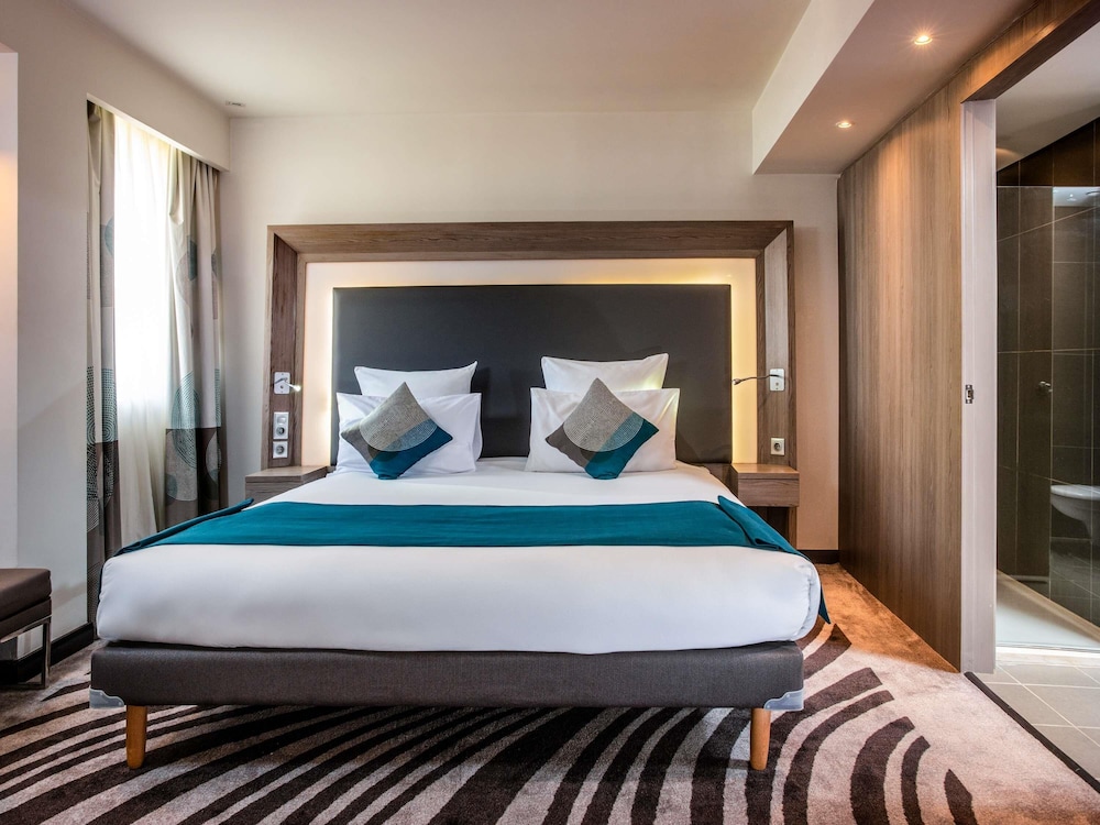 Suite, 1 cama de matrimonio grande con sofá cama del hotel Novotel Cairo Airport. Foto 1