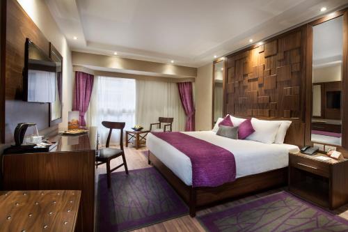Suite Deluxe de 1 dormitorio del hotel Pyramisa Suites Cairo. Foto 1