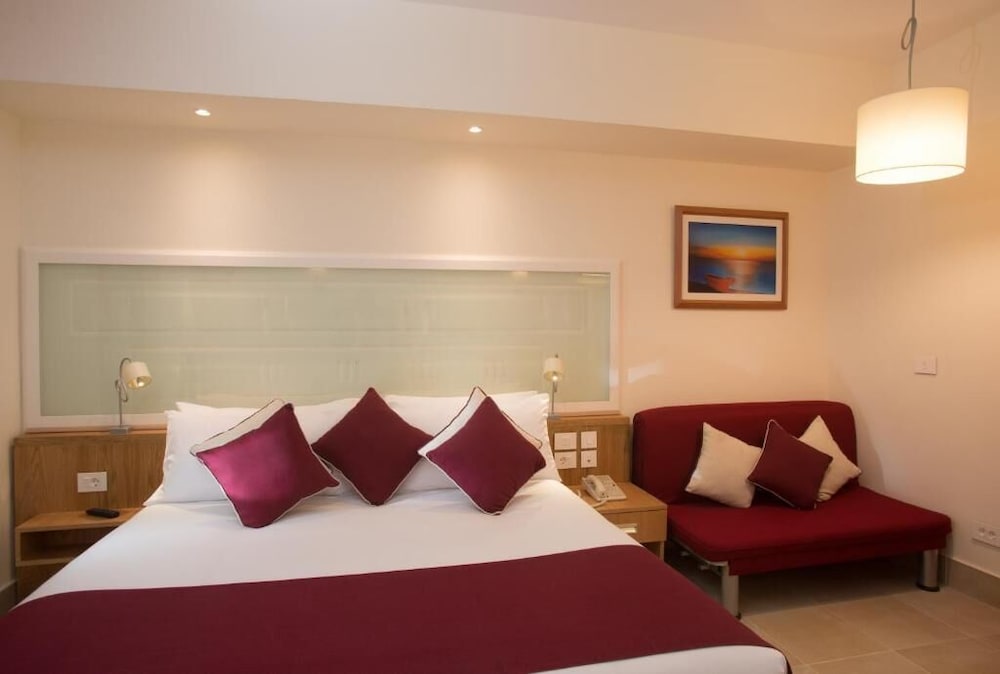 Habitación Superior con 1 cama doble, Lado del Jardín del hotel Mercure Hurghada. Foto 1