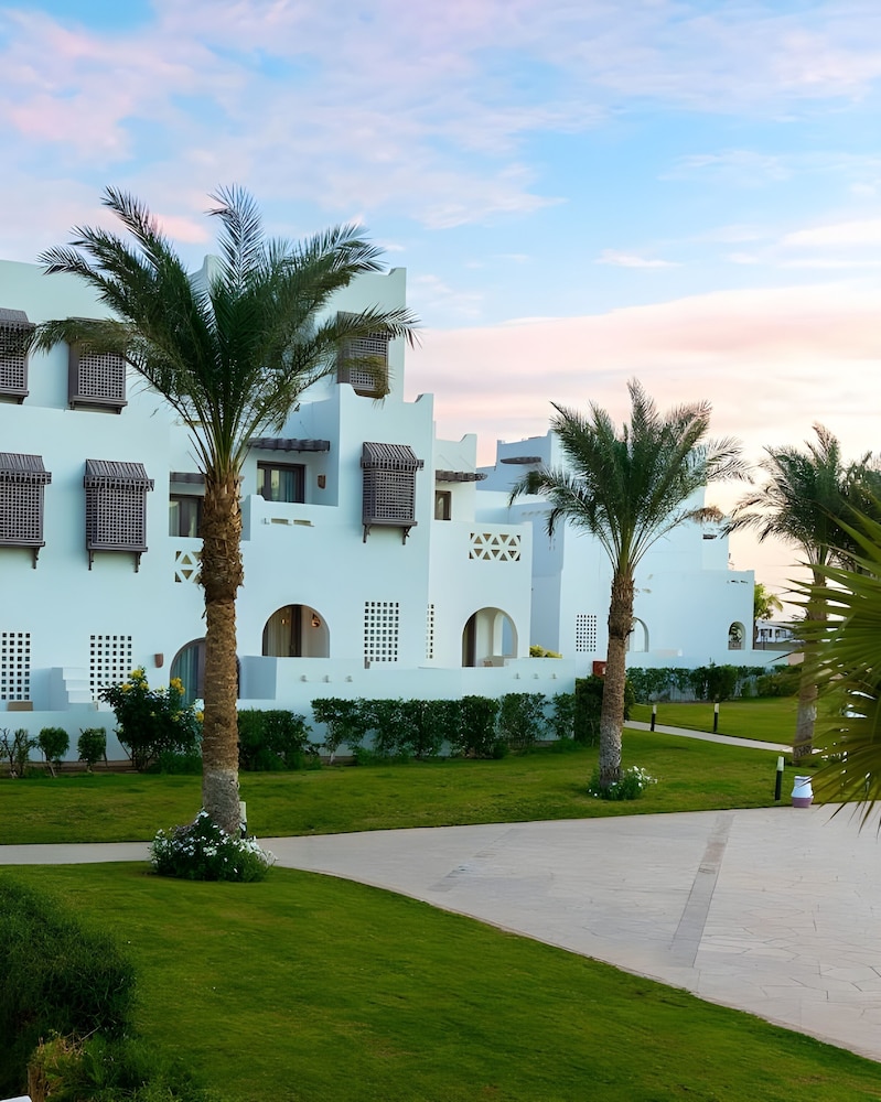 Habitación Superior con 1 cama doble, Lado del Jardín del hotel Mercure Hurghada. Foto 9