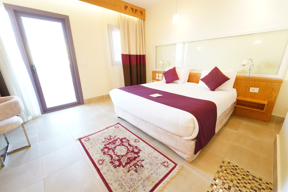 Suite Superior con 1 cama King Size, Lado de la Piscina del hotel Mercure Hurghada. Foto 1