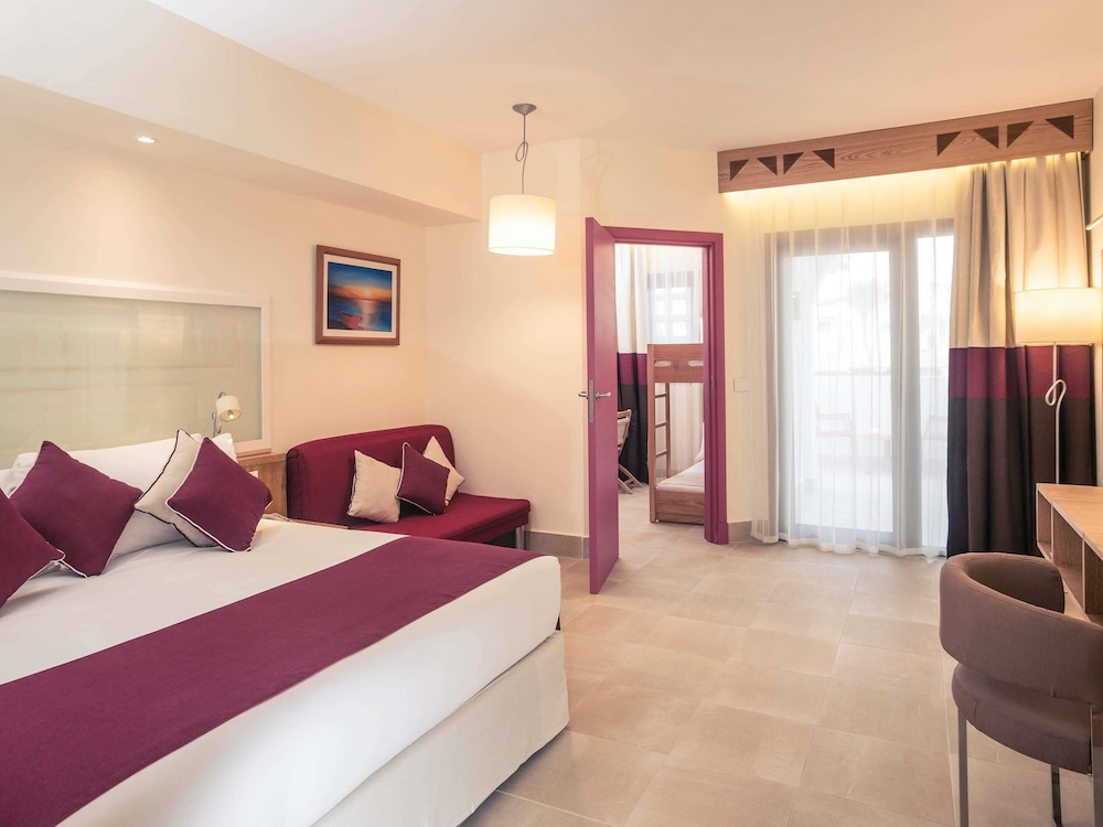 Habitación Familiar Superior, Lado del Jardín del hotel Mercure Hurghada. Foto 9