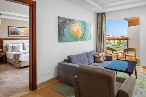 Suite Junior del hotel Pickalbatros Royal Moderna Sharm and Aqua Park. Foto 1