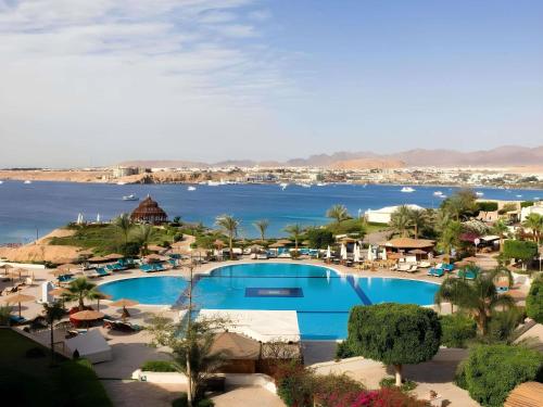 Habitación Doble Clásica con vistas parciales al mar - 2 camas del hotel Movenpick Resort Sharm El Sheik Naama Bay. Foto 4