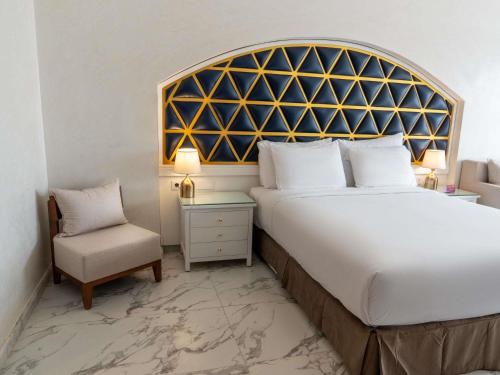 Suite Executive con vistas al mar del hotel Movenpick Resort Sharm El Sheik Naama Bay. Foto 3