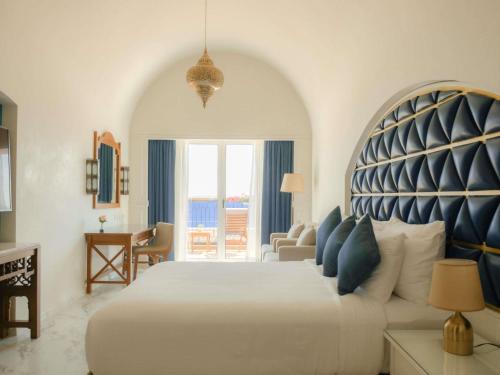 Suite Executive con vistas al mar del hotel Movenpick Resort Sharm El Sheik Naama Bay. Foto 5