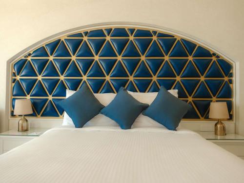 Suite Executive con vistas al mar del hotel Movenpick Resort Sharm El Sheik Naama Bay. Foto 6