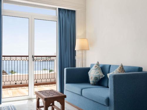 Habitación Doble Superior con vistas al mar del hotel Movenpick Resort Sharm El Sheik Naama Bay. Foto 1