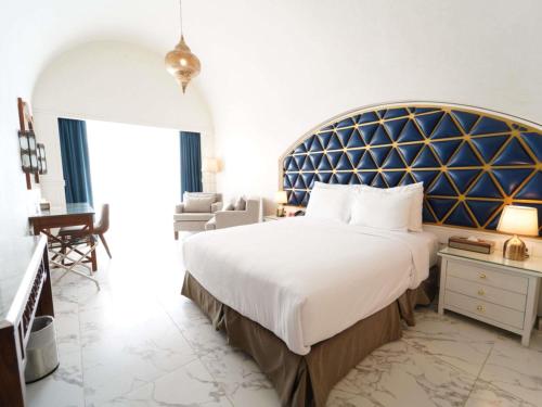 Suite Executive con vistas al mar del hotel Movenpick Resort Sharm El Sheik Naama Bay. Foto 5