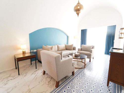 Suite Executive con vistas al mar del hotel Movenpick Resort Sharm El Sheik Naama Bay. Foto 6