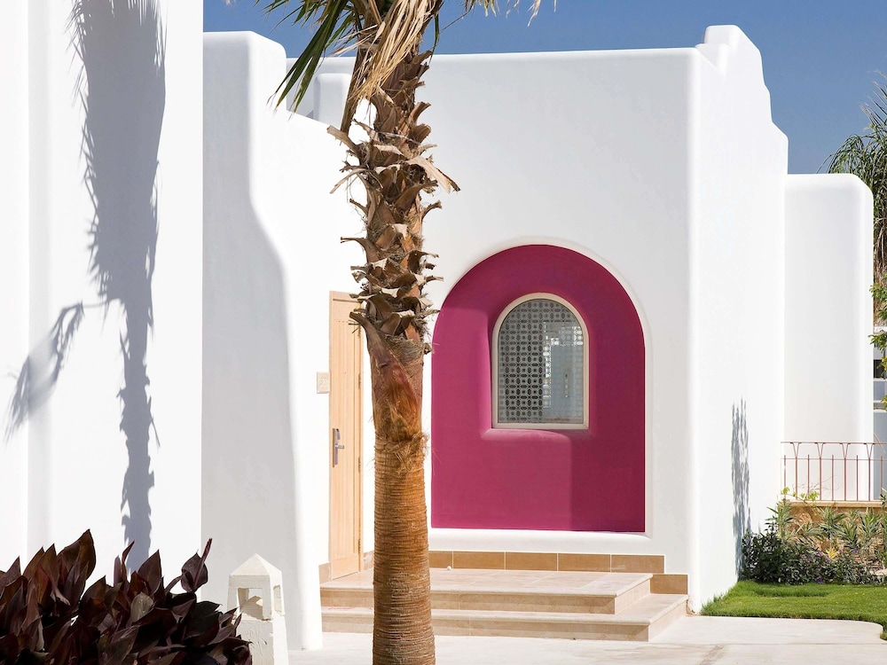 Habitación Estándar con 1 cama doble, lado jardín (Ala Palm) del hotel Novotel Sharm El-sheikh. Foto 3